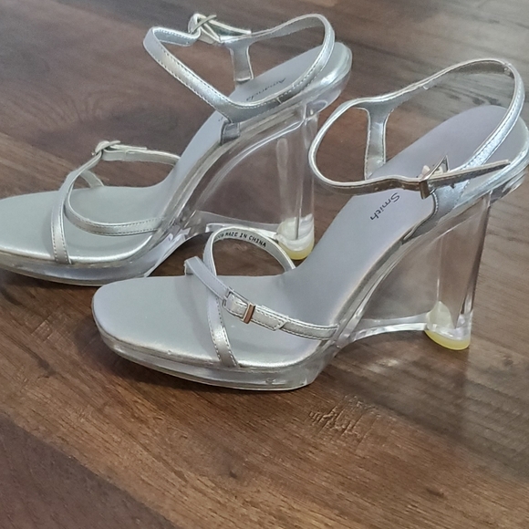 Amanda Smith clear wedge sandals size 6.5 - Picture 4 of 5